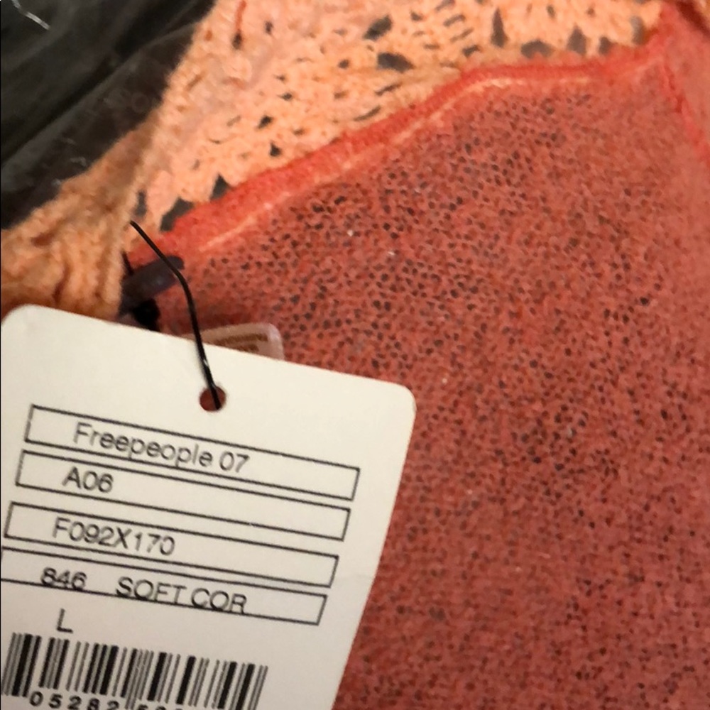 Free People light weight coral sweater sz Large - Picture 7 of 8